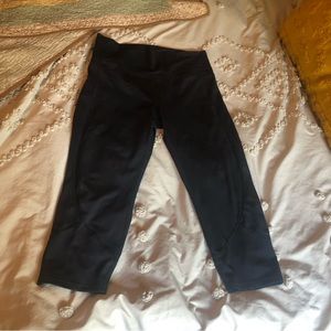 ZYIA 14-16 Black Quarter Length Leggings